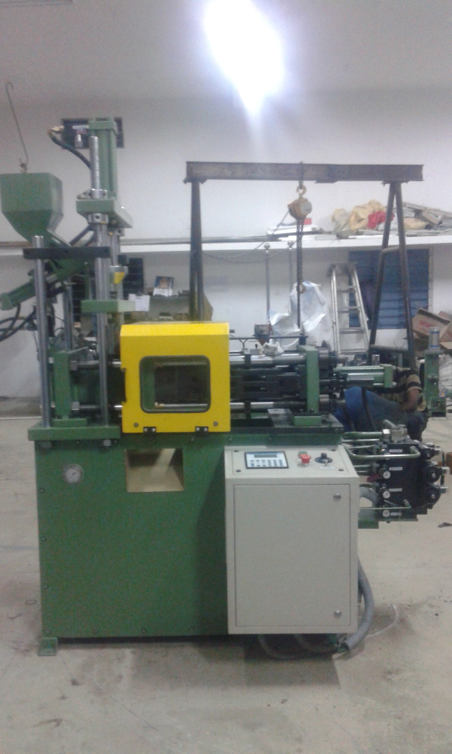 Vertical plastic injection moulding machine in kerala
